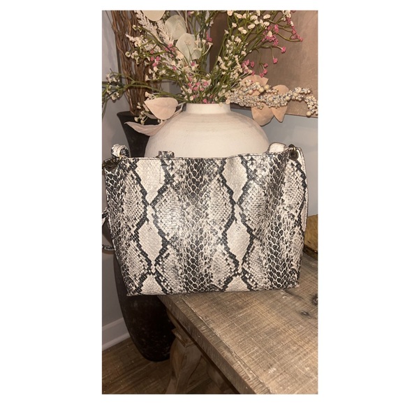 Free People Vegan snakeskin crossbody bag - Picture 3 of 7